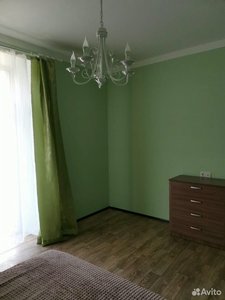 Вторая спальня: кровать и стул